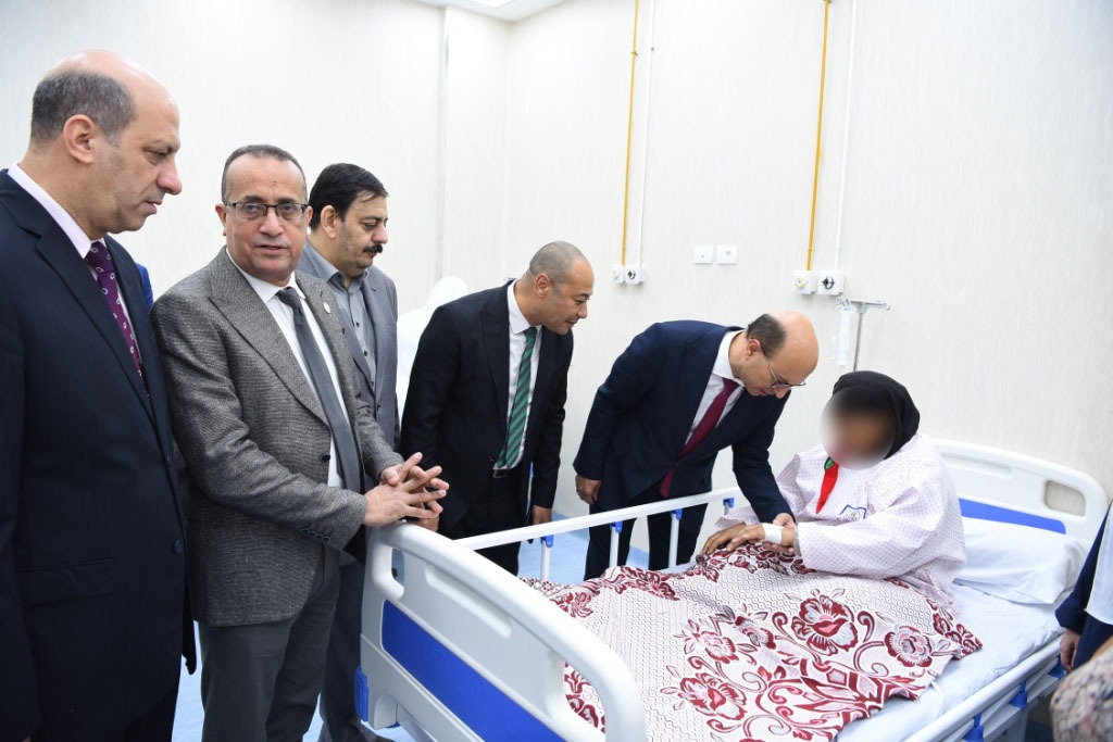 رئيس جامعة أسيوط يفتتح وحدة الاستقبال العام الجديدة بالمستشفى الجامعي