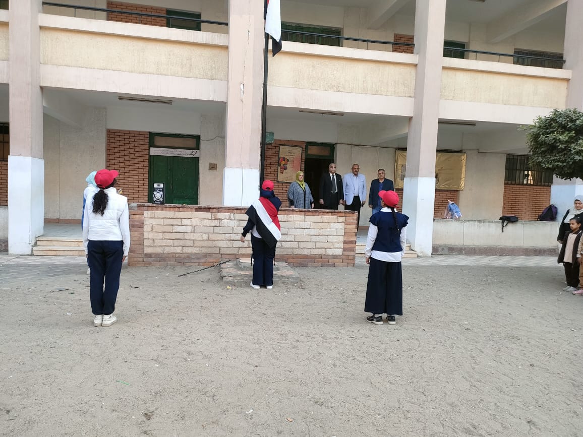 جولة مدير تعليم القليوبية لمتابعة مدارس غرب شبرا الخيمة التعليمية