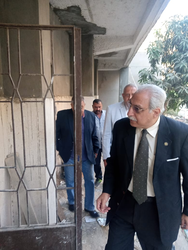 جولة مدير تعليم القليوبية لمتابعة مدارس غرب شبرا الخيمة التعليمية