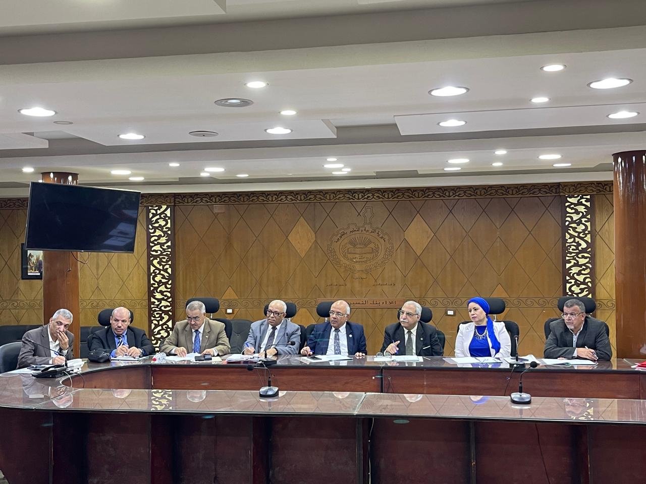 جولة مدير تعليم القليوبية لمتابعة مدارس غرب شبرا الخيمة التعليمية