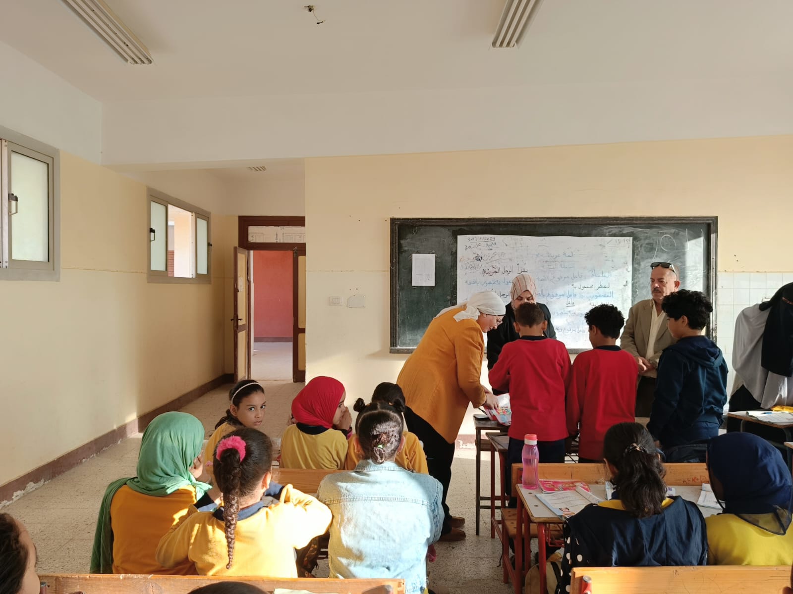 وكيل تعليم القاهرة تواصل جولاتها التفقدية لمتابعة العملية التعليمية