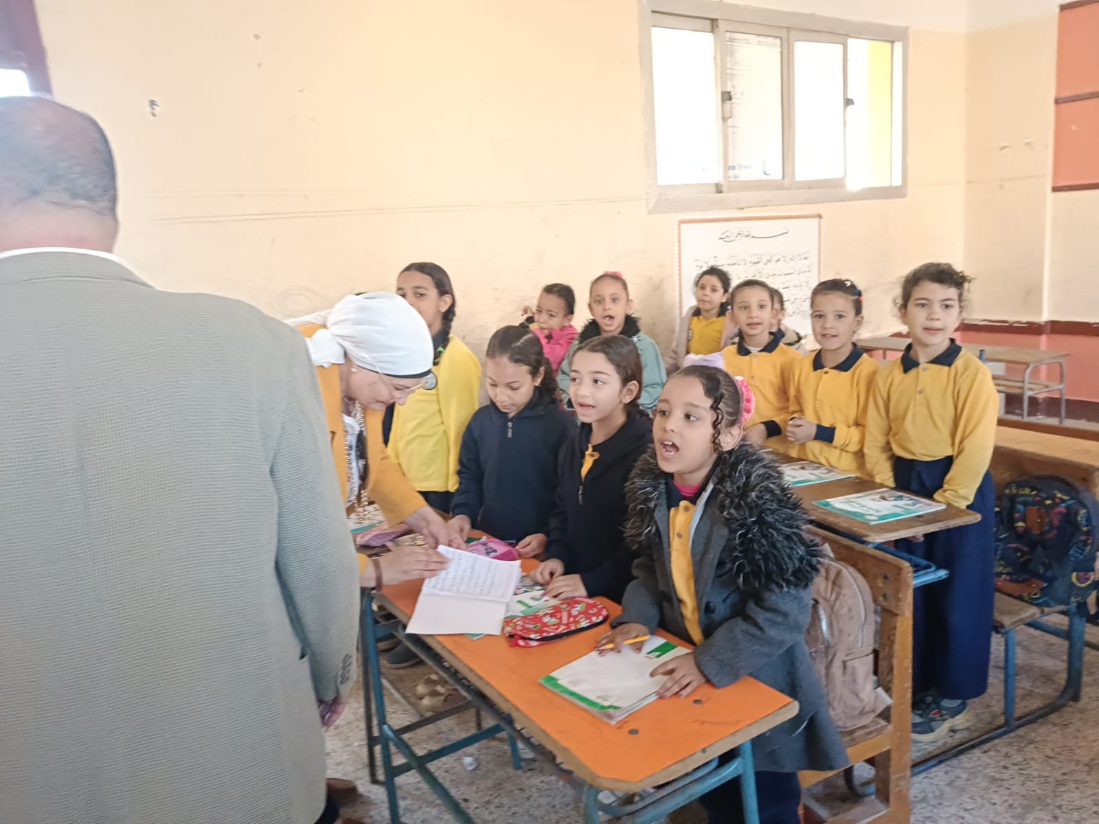 وكيل تعليم القاهرة تواصل جولاتها التفقدية لمتابعة العملية التعليمية