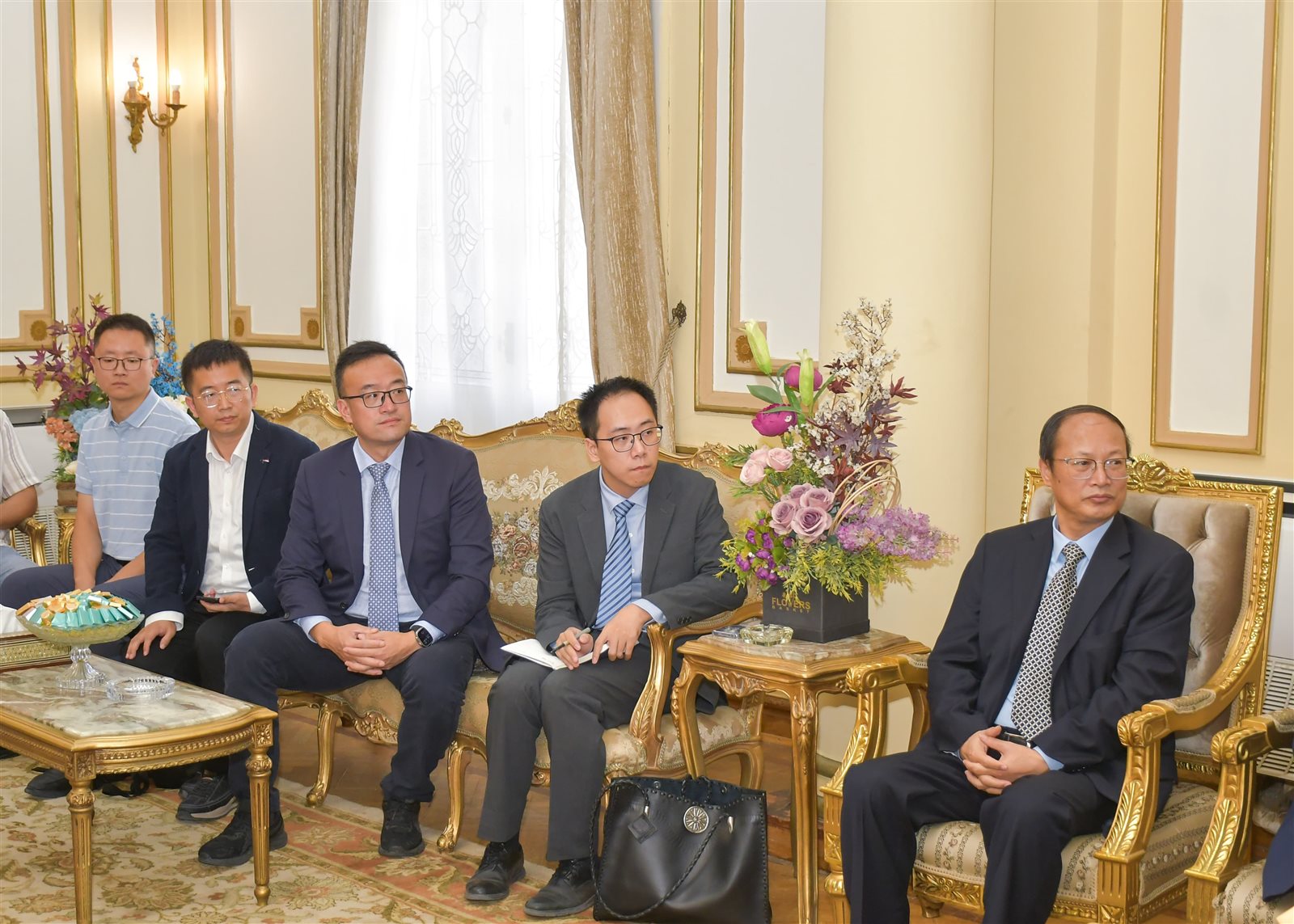 رئيس جامعة القاهرة يستقبل وفد جامعة نانجينغ