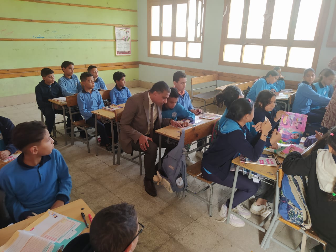 وكيل وزارة التربية والتعليم بالجيزة يتفقد سير العملية التعليمية