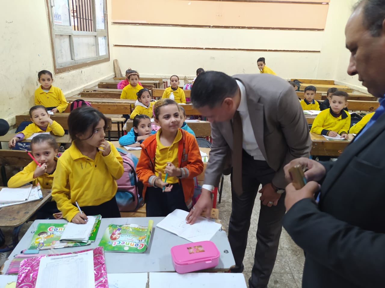 وكيل وزارة التربية والتعليم بالجيزة يتفقد سير العملية التعليمية
