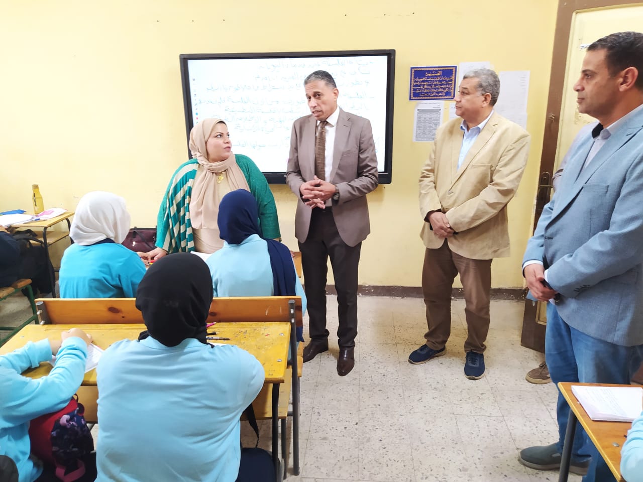 وكيل وزارة التربية والتعليم بالجيزة يتفقد سير العملية التعليمية