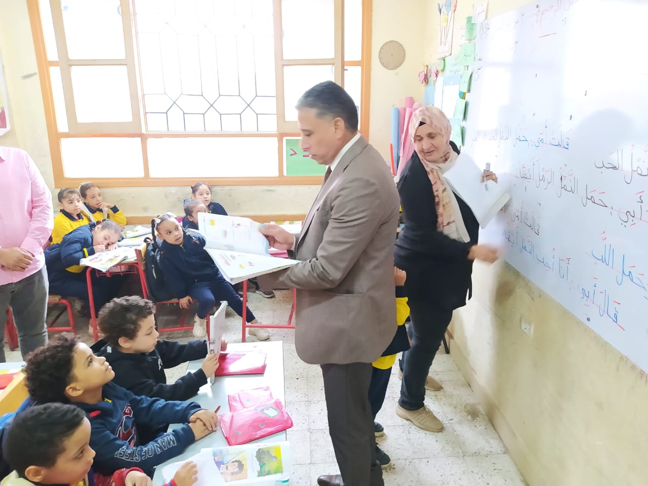 وكيل وزارة التربية والتعليم بالجيزة يتفقد سير العملية التعليمية