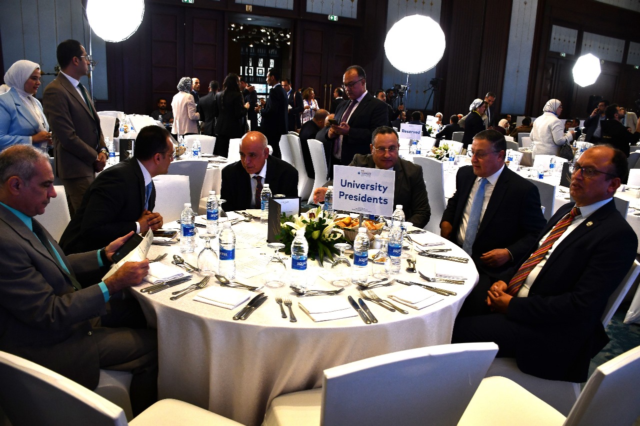 رئيس جامعة حلوان يشارك في احتفالات الذكرى 75 لهيئة 