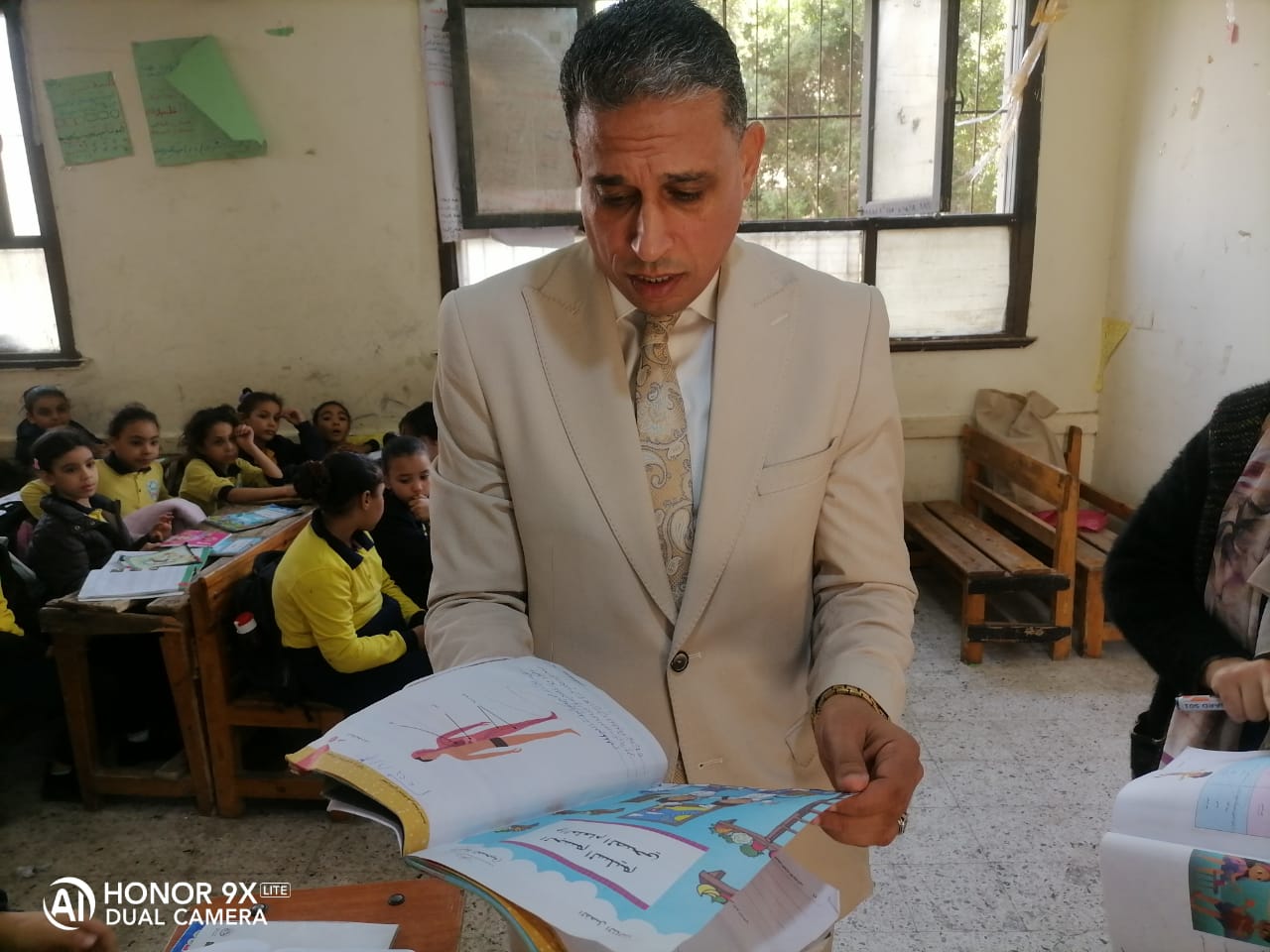 وكيل تعليم الجيزة يتابع سير الدراسة بالمدارس