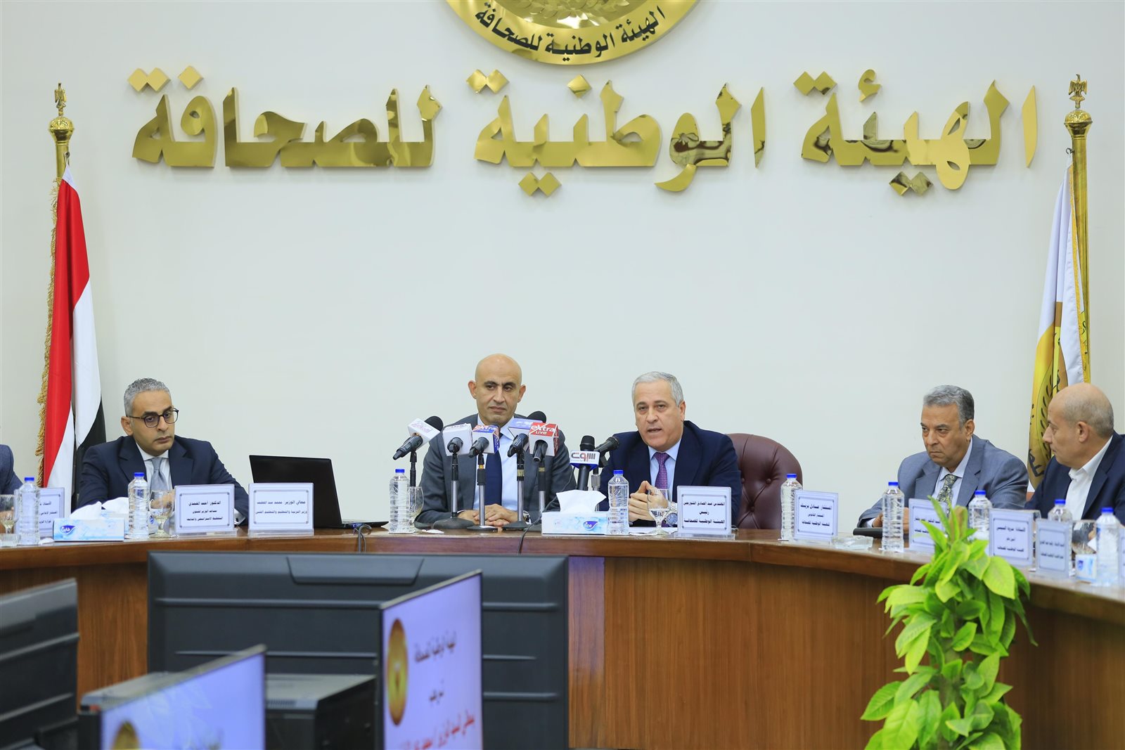 محمد عبد اللطيف وعبد الصادق الشوربجي في ندوة بالهيئة الوطنية للصحافة