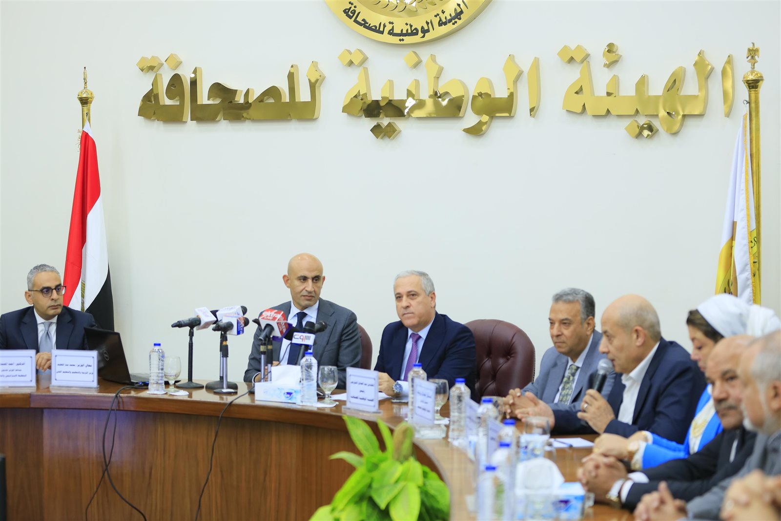 محمد عبد اللطيف وعبد الصادق الشوربجي في ندوة بالهيئة الوطنية للصحافة