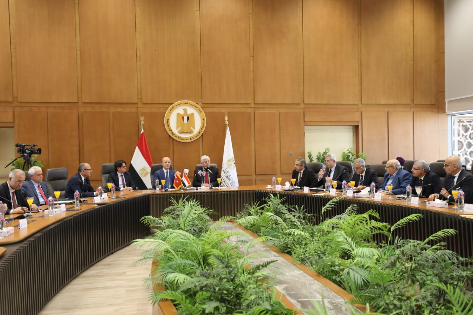 وزير التعليم العالي يستقبل سفير المملكة المغربية بالقاهرة