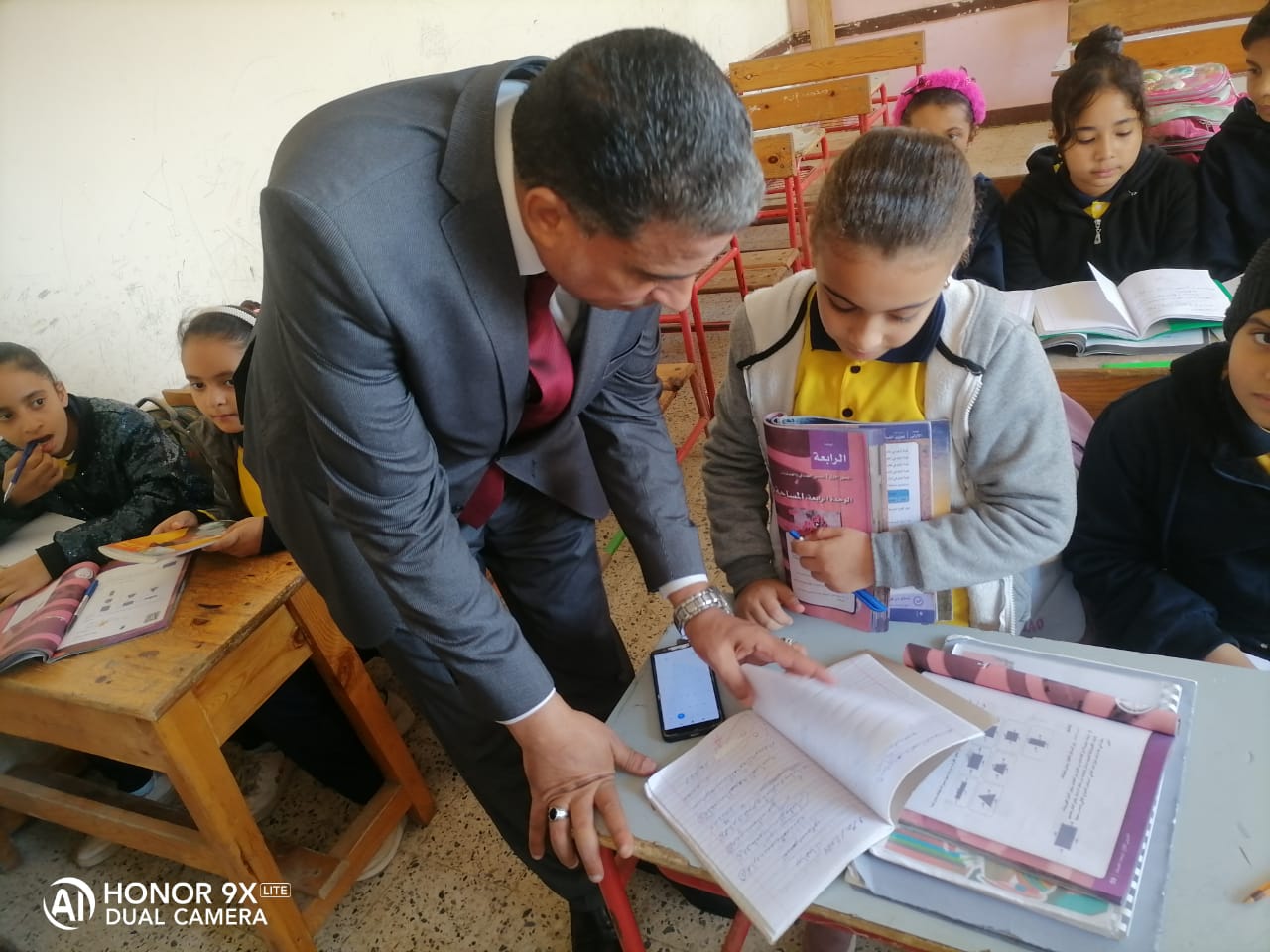 وكيل تعليم الجيزة يتابع سير الدراسة