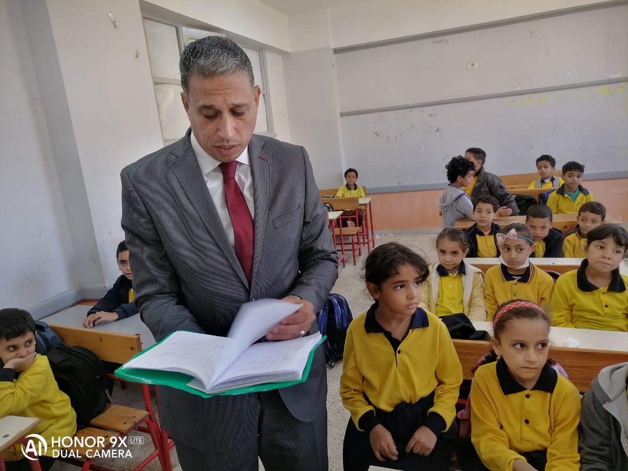 وكيل تعليم الجيزة يتابع سير الدراسة