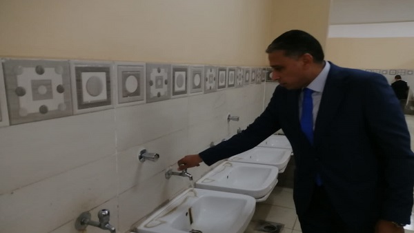 وكيل تعليم الجيزة خلال جولة تفقدية بمدارس إدارة العمرانية