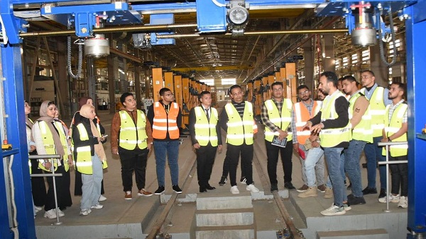 طلاب جامعة سوهاج يزورون ورش مترو الأنفاق ومركز التحكم لقطار العاصمة LRT