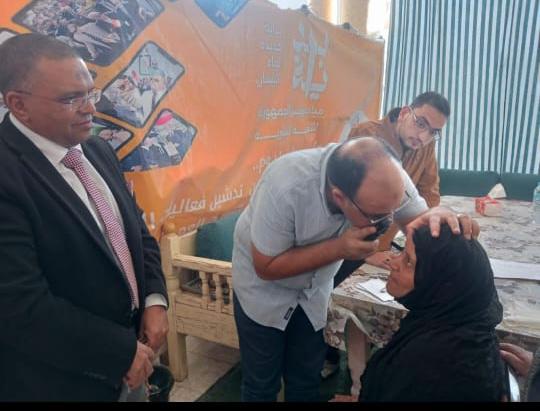 جامعة سوهاج تطلق قافلة طبية لفحص قاع العين لمرضى السكري