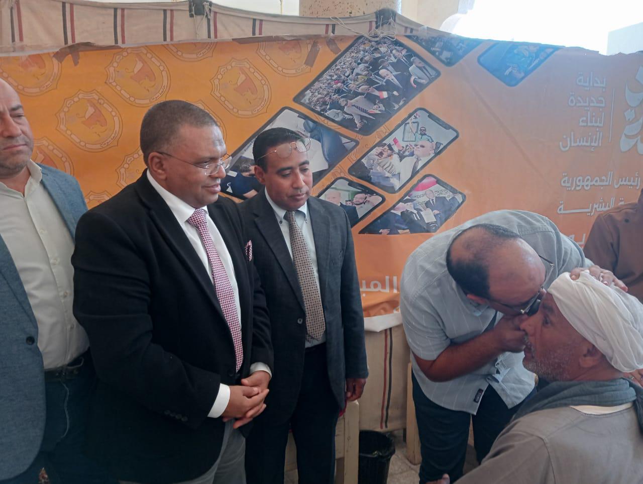 جامعة سوهاج تطلق قافلة طبية لفحص قاع العين لمرضى السكري