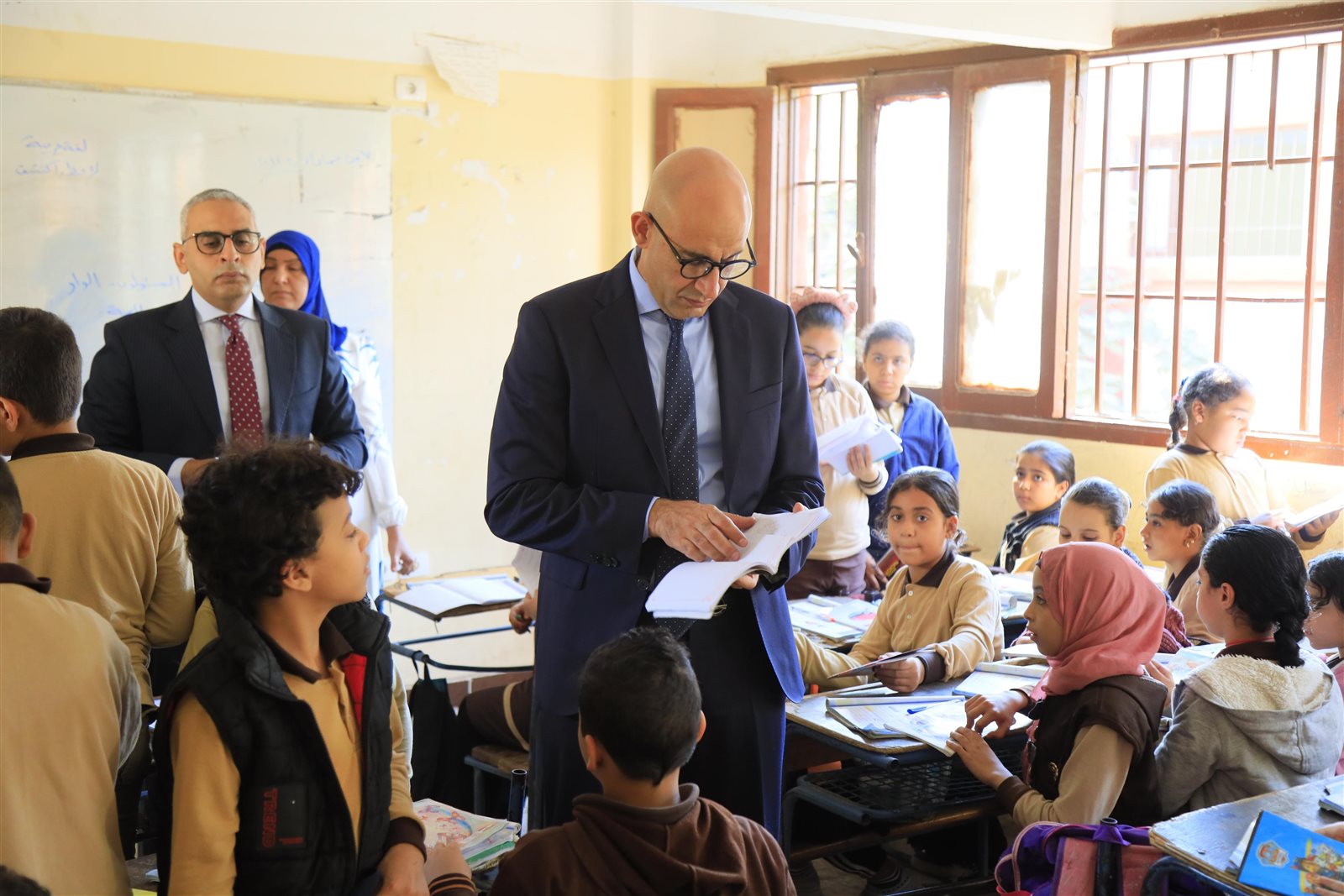 وزير التربية والتعليم يتابع ميدانيًا العملية التعليمية بعدة مدارس 