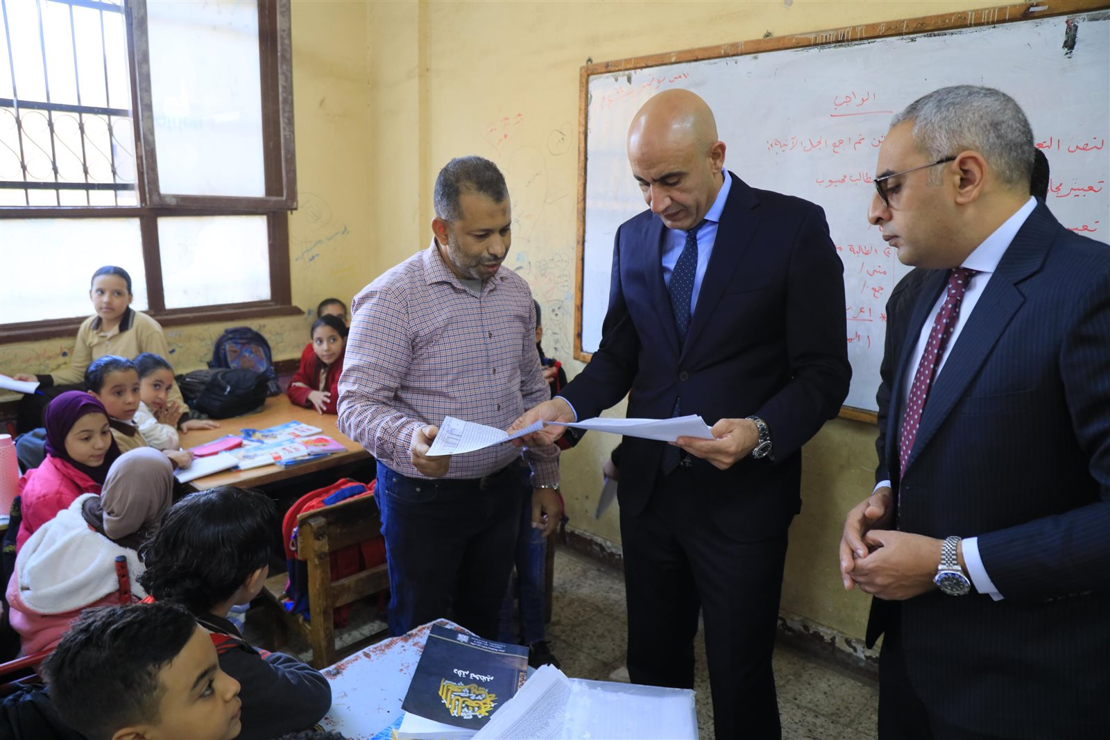 وزير التربية والتعليم يتابع ميدانيًا العملية التعليمية بعدة مدارس 