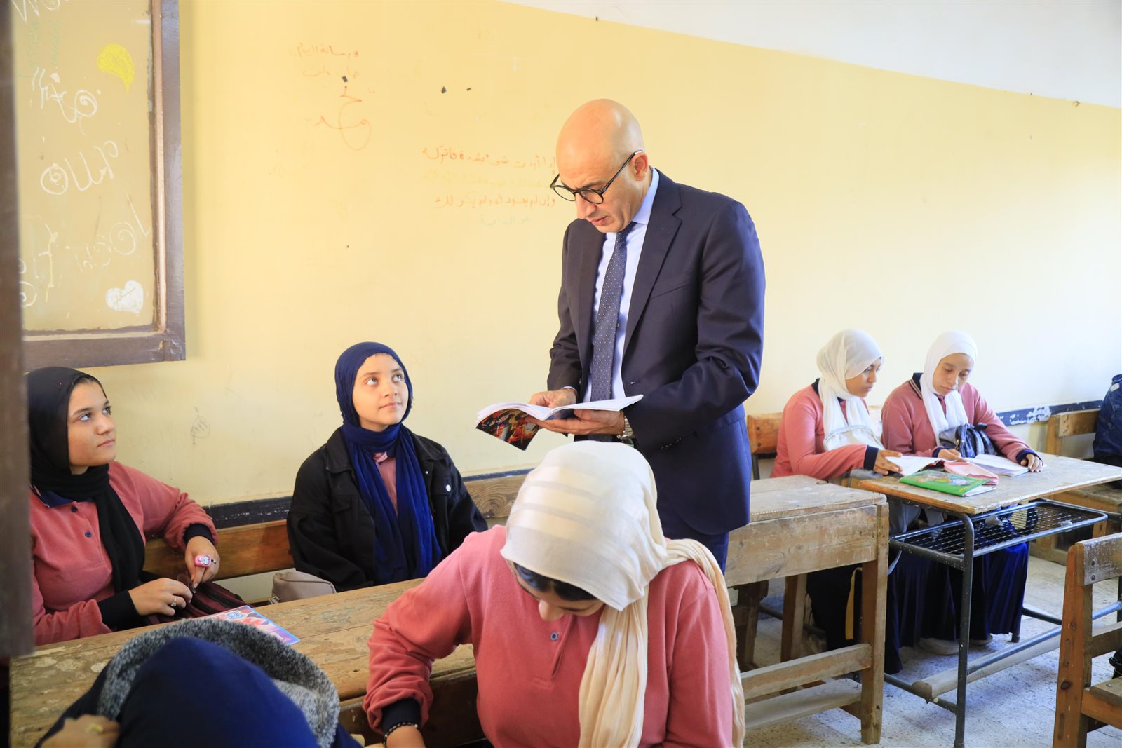 وزير التربية والتعليم يتابع ميدانيًا العملية التعليمية بعدة مدارس 