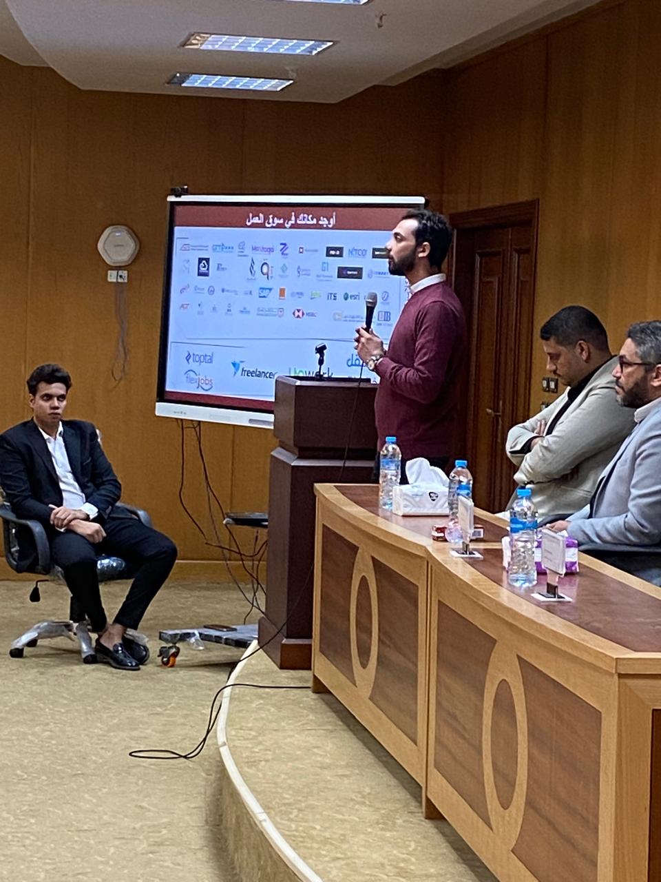 ملتقى لتأهيل طلاب كلية الحاسبات والمعلومات لسوق العمل في جامعة كفر الشيخ