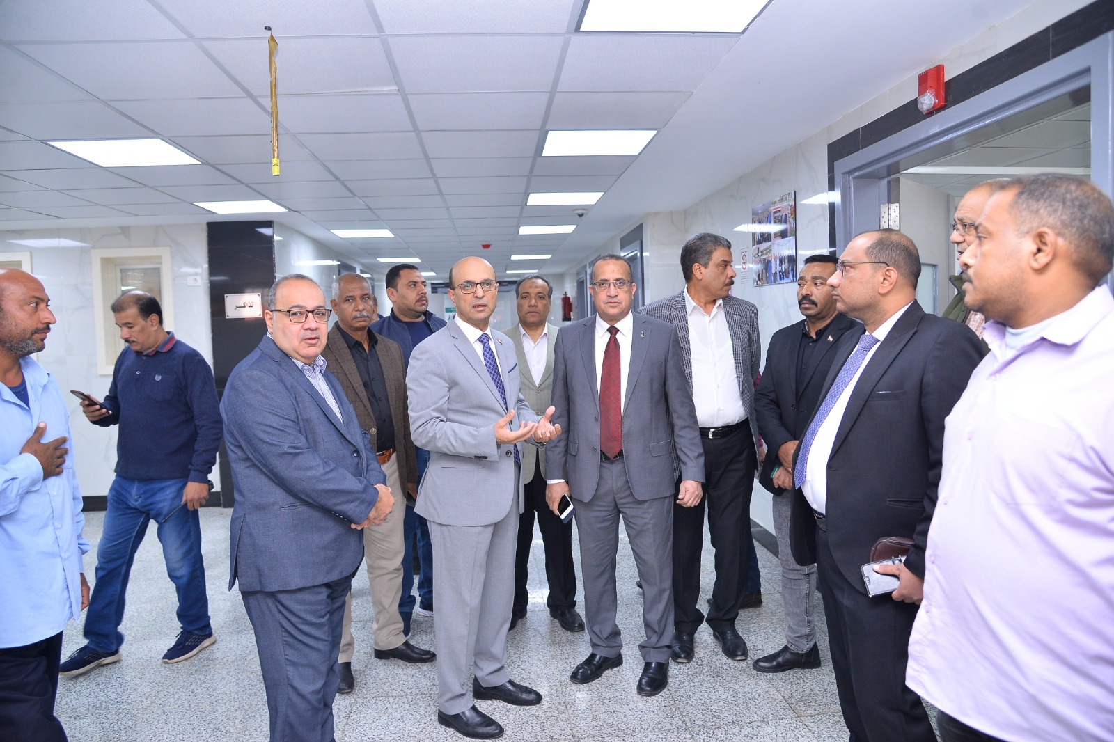 رئيس جامعة أسيوط يتفقد مستشفى الأمراض العصبية والنفسية ووحدة الاستقبال الجديدة
