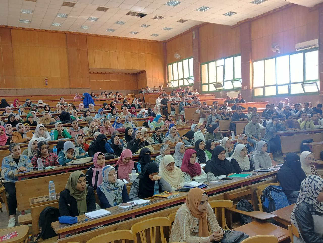 جامعة سوهاج تُكثّف جهودها للتوعية بالقضية السكانية والصحة الإنجابية