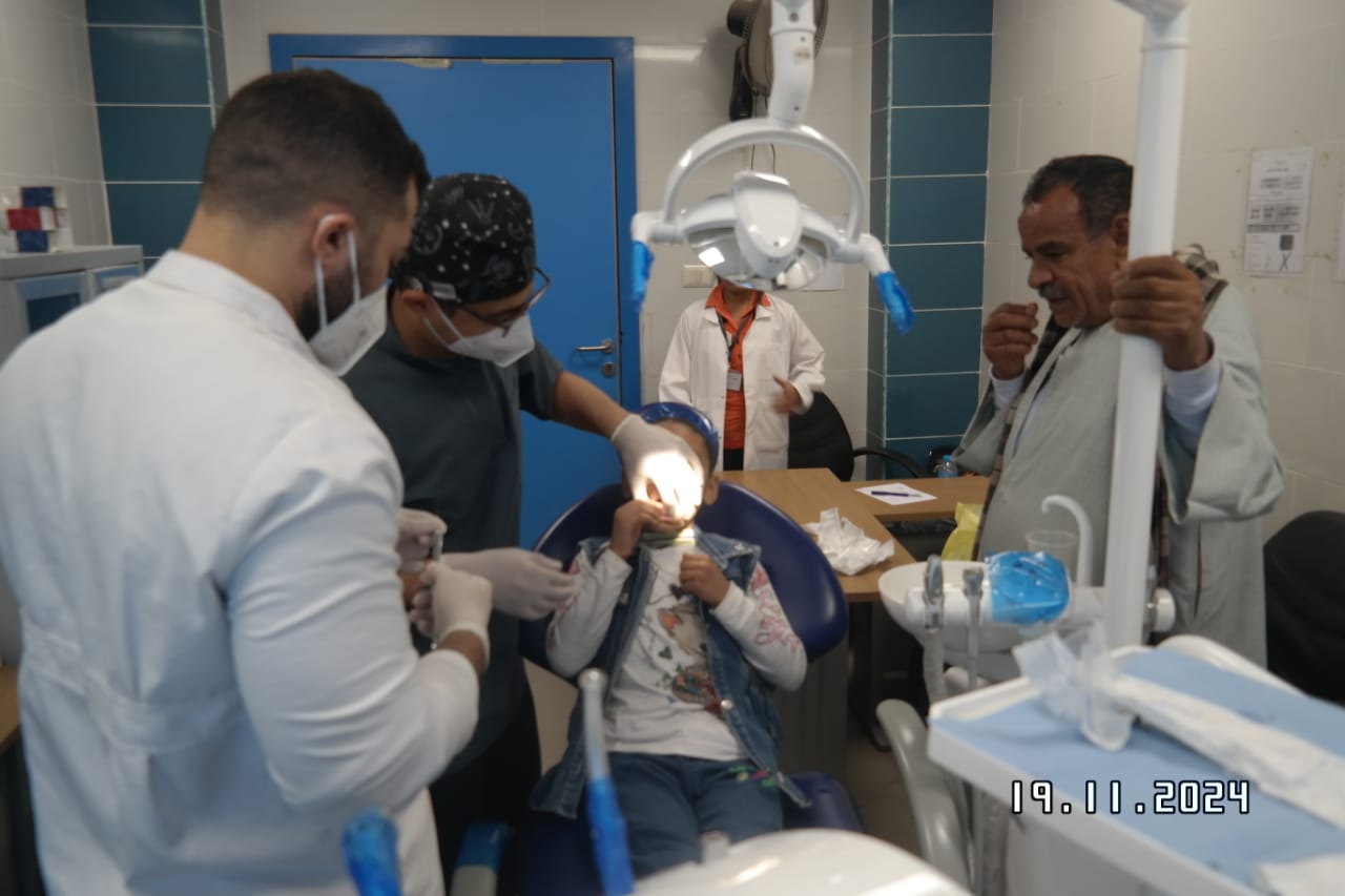 جامعة أسيوط تطلق قافلة طبية مجانية لعلاج الأسنان