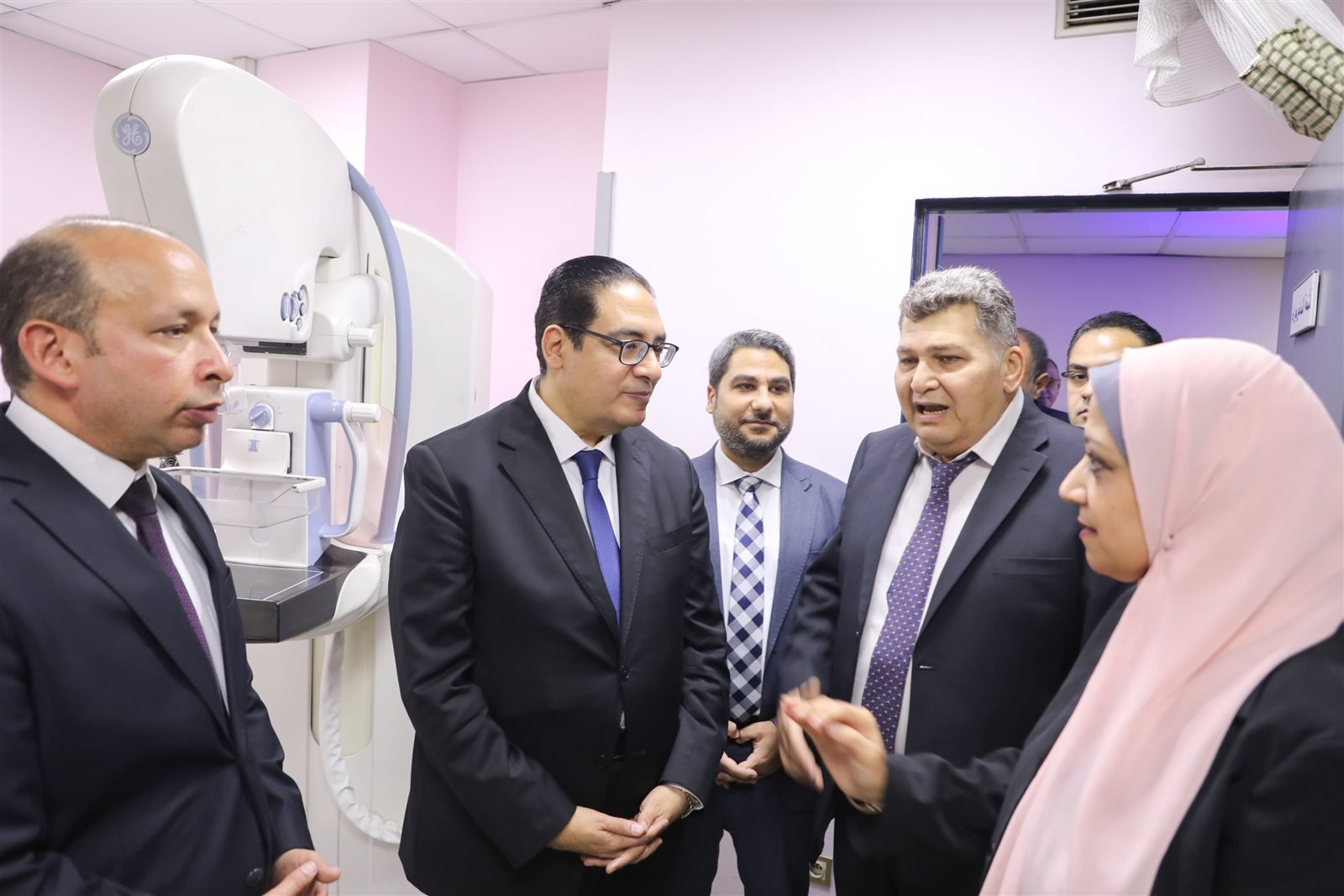 رئيس جامعة القاهرة يفتتح تطويرات جديدة بمستشفي الفرنساوي