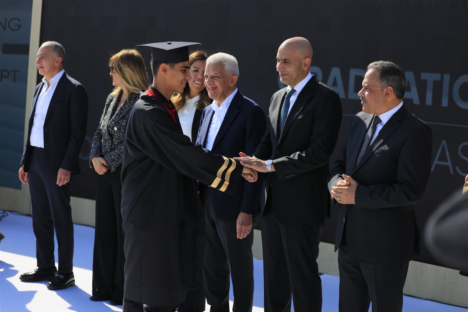 وزير التربية والتعليم يشهد تخريج دفعة جديدة من أكاديمية السويدي الفنية