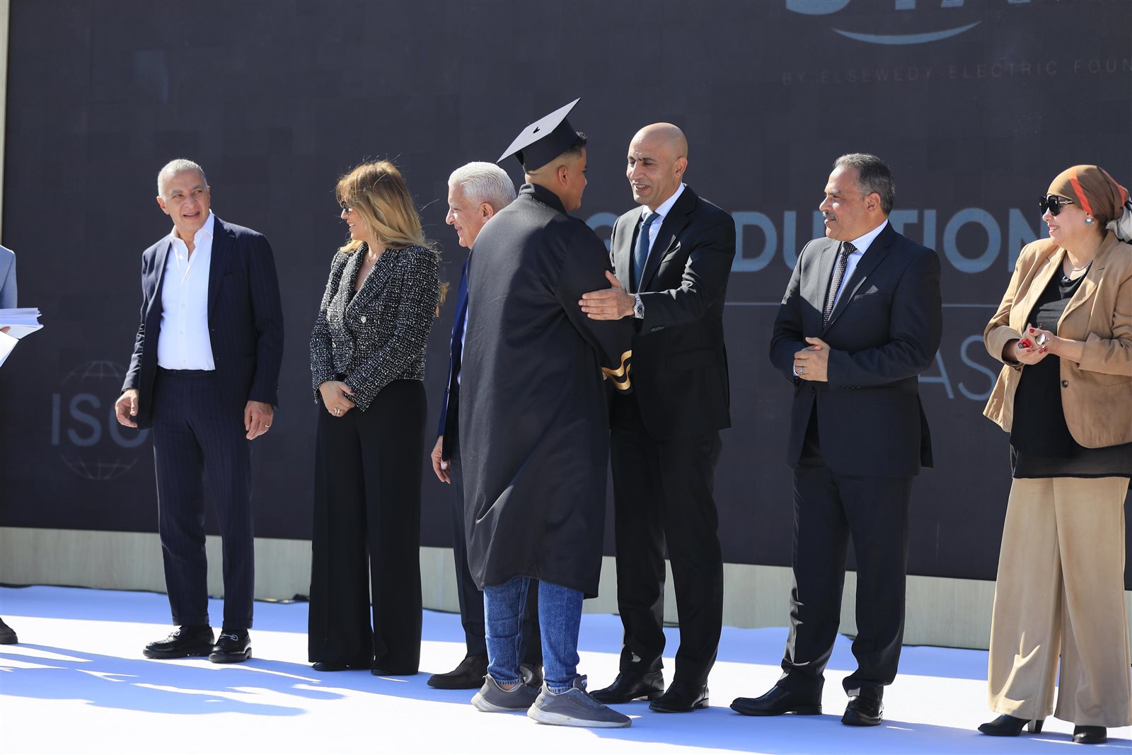 وزير التربية والتعليم يشهد تخريج دفعة جديدة من أكاديمية السويدي الفنية