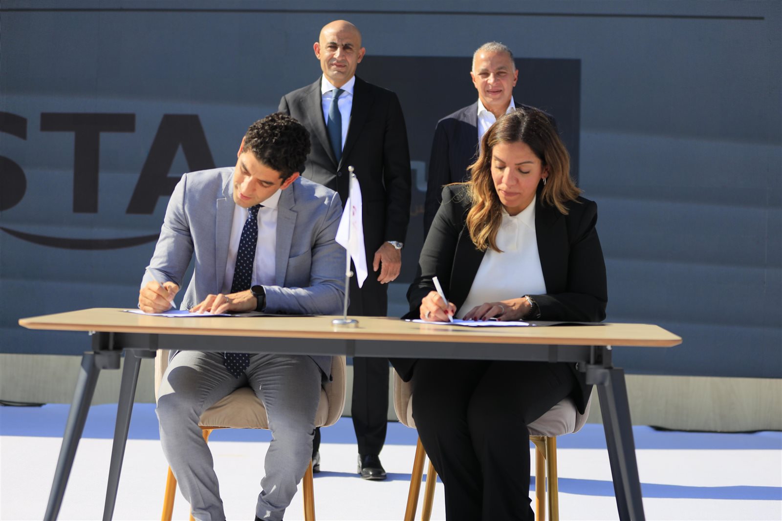 وزير التربية والتعليم يشهد تخريج دفعة جديدة من أكاديمية السويدي الفنية