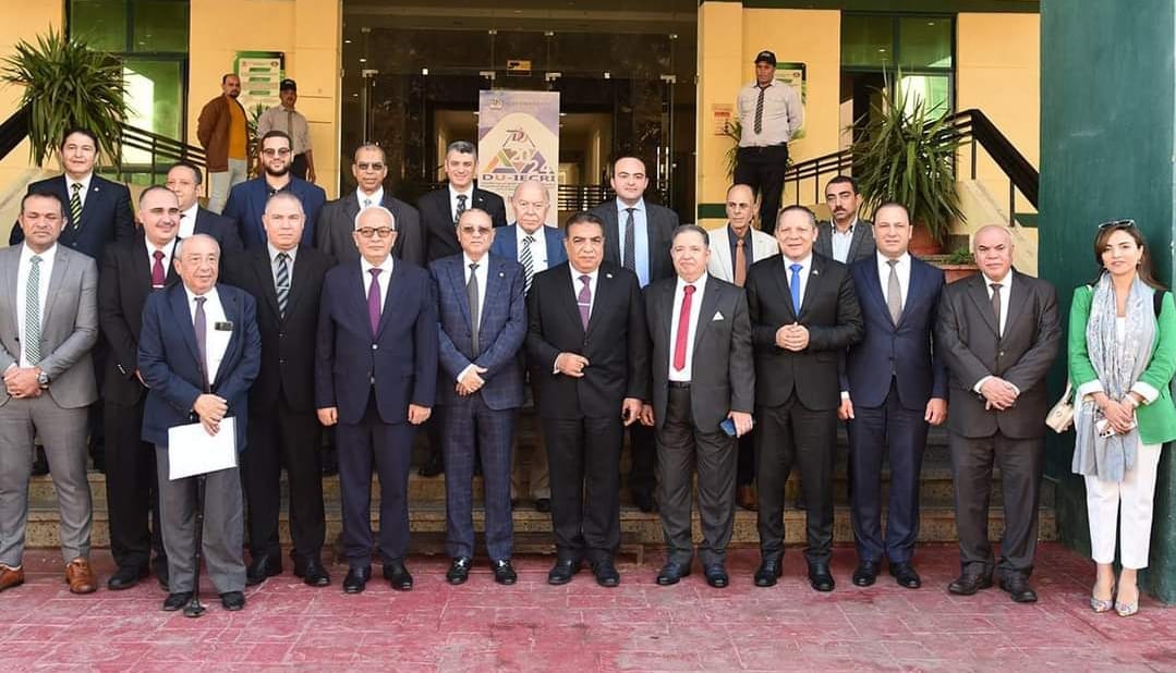 الدكتور رضا حجازي رئيس جامعة الريادة يلقي محاضرة في مؤتمر البحوث والابتكار بجامعة الدلتا