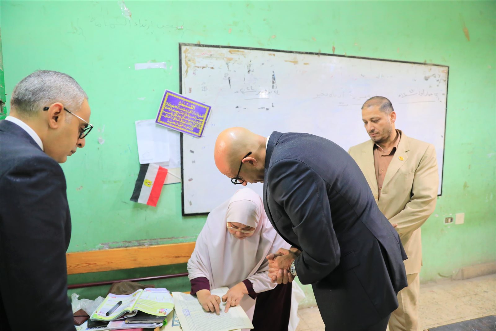 وزير التربية والتعليم يتابع انتظام العملية التعليمية خلال جولة مفاجئة