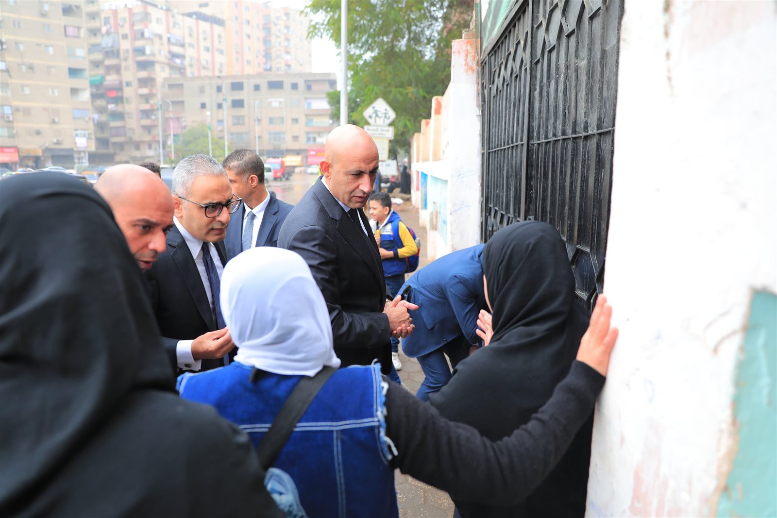 وزير التربية والتعليم يتابع انتظام العملية التعليمية خلال جولة مفاجئة