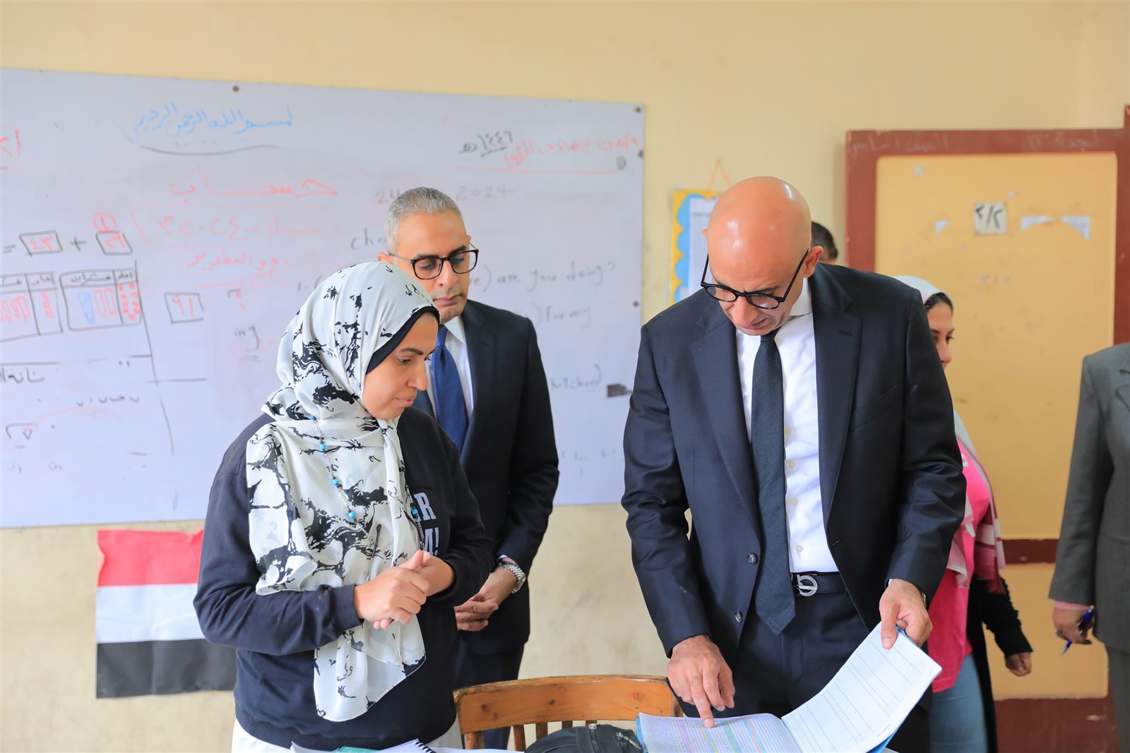 وزير التربية والتعليم يتابع انتظام العملية التعليمية خلال جولة مفاجئة