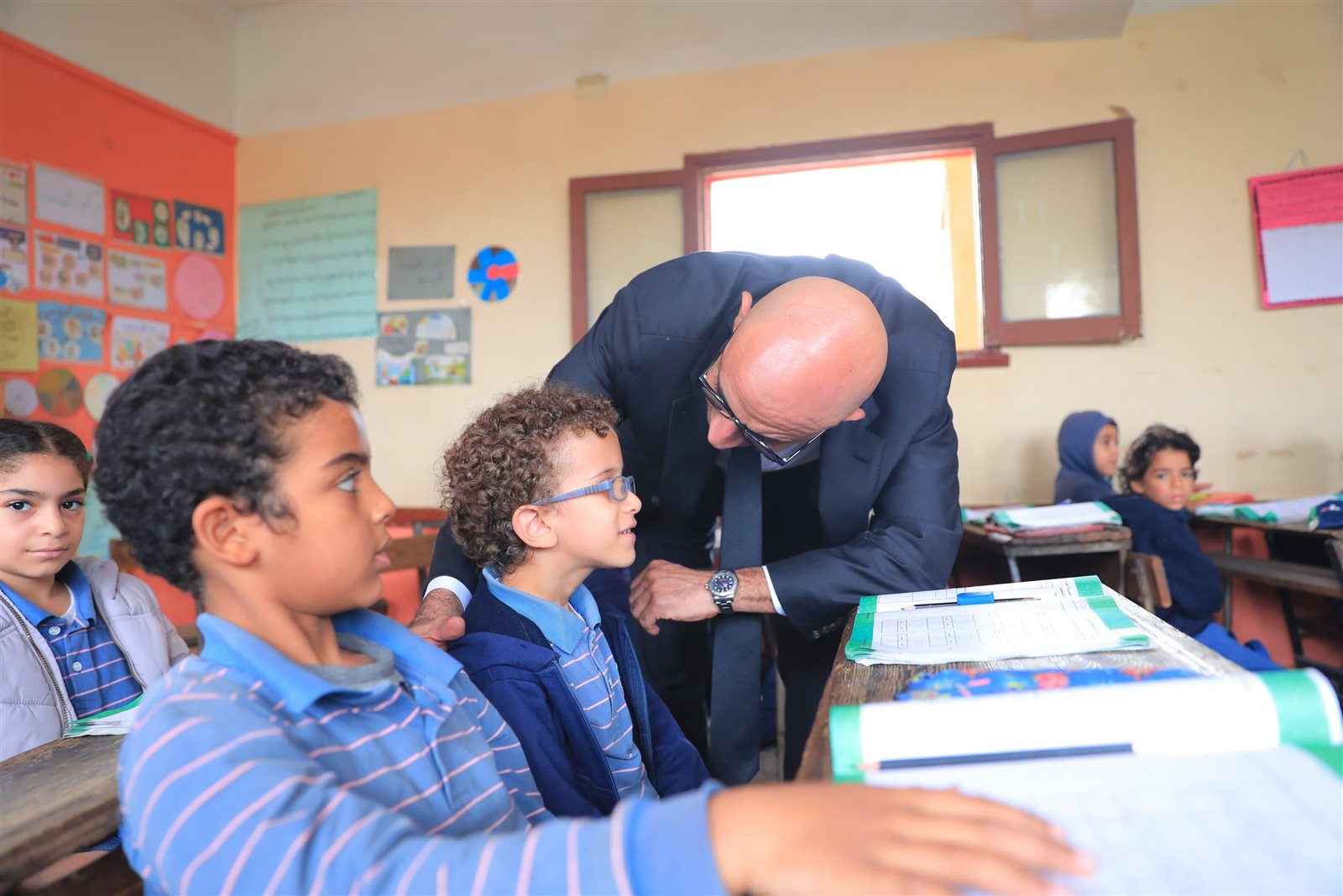 وزير التربية والتعليم يتابع انتظام العملية التعليمية خلال جولة مفاجئة