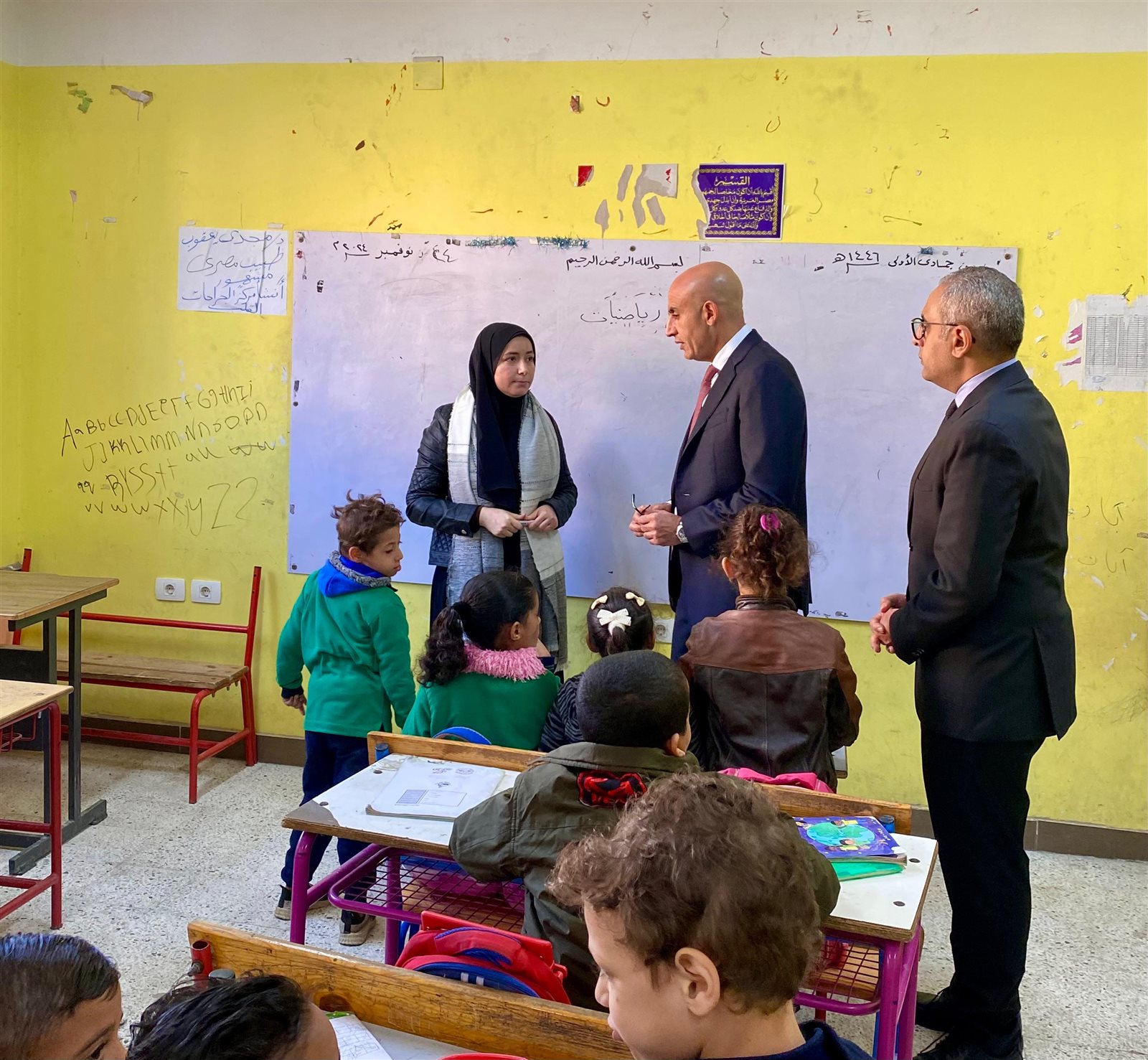 وزير التربية والتعليم يتفقد مدرستي 