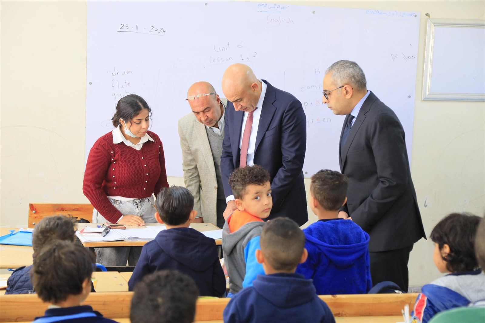 وزير التربية والتعليم يتفقد مدرستي 