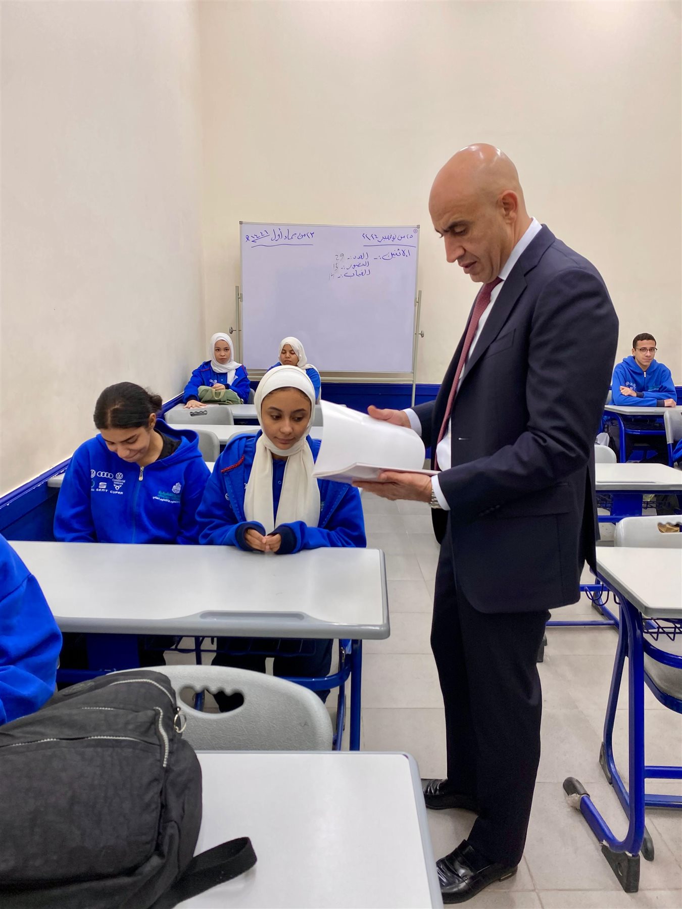 وزير التعليم يزور مدرسة فولكس فاچن للتكنولوجيا التطبيقية