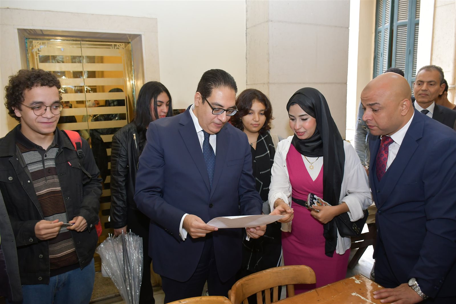 الدكتور محمد سامي عبد الصادق يجري جولة داخل كليتي الحقوق ودار العلوم