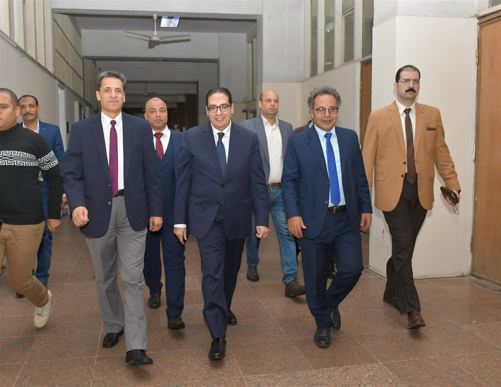 الدكتور محمد سامي عبد الصادق يجري جولة داخل كليتي الحقوق ودار العلوم