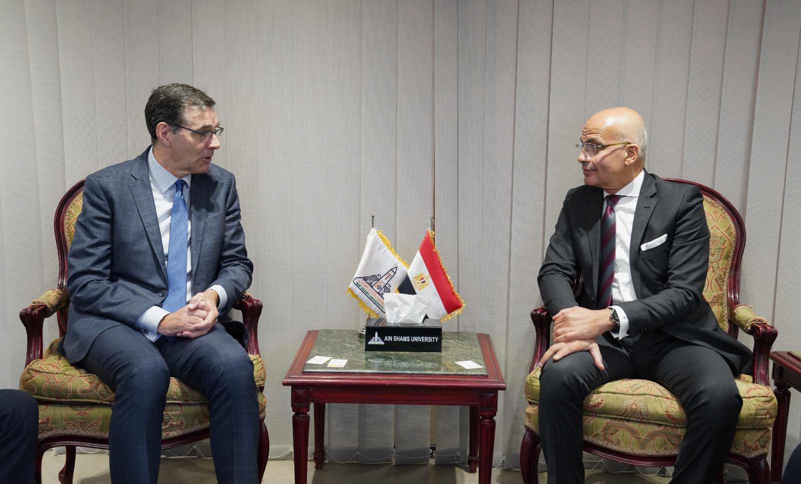 رئيس جامعة عين شمس يستقبل نائب رئيس جامعة إيست أنجليا البريطانية