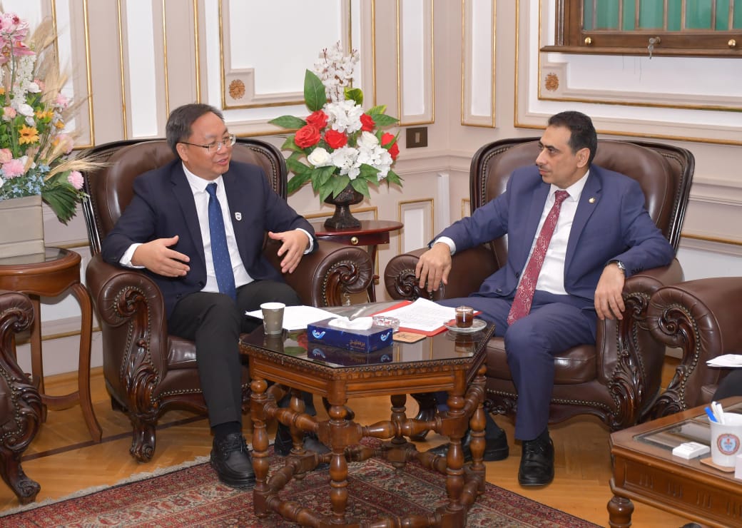 تعاون أكاديمي بين جامعة القاهرة وجامعة هاينان الصينية