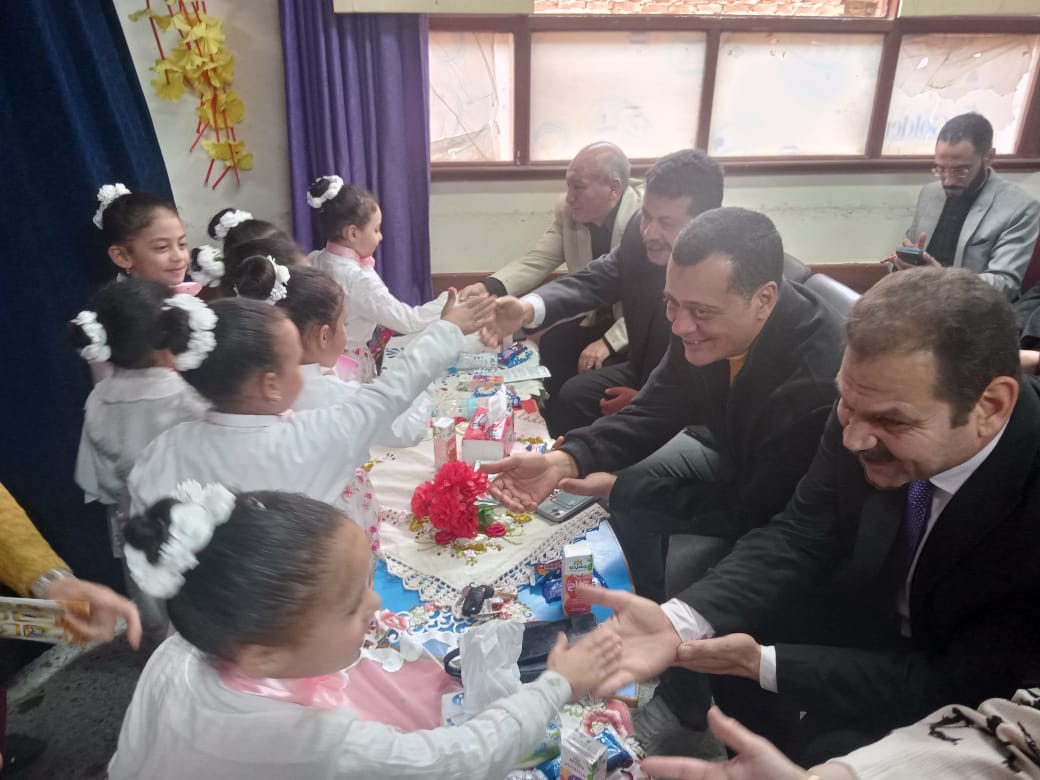 ندوه تثقيفية لطلاب مدرسة الكوثر الرسمية للغات بسوهاج تدعو لنبذ العنف