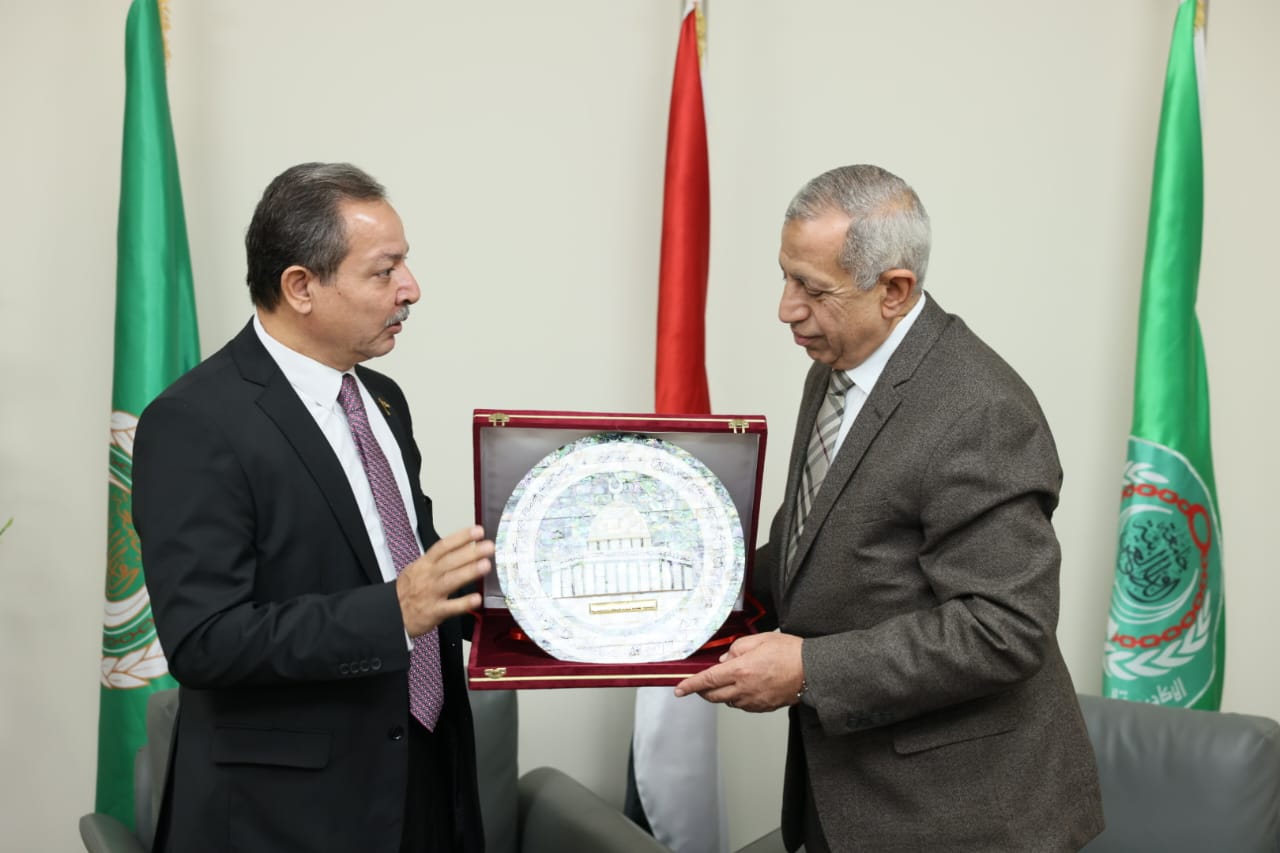 الدكتور إسماعيل عبد الغفار يستقبل قنصل فلسطين لدي مصر