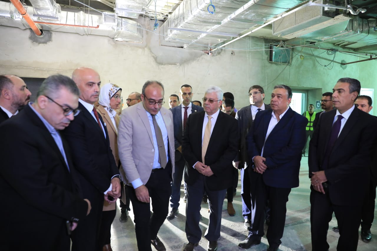 وزير التعليم العالي يتفقد المدينة الطبية بجامعة عين شمس