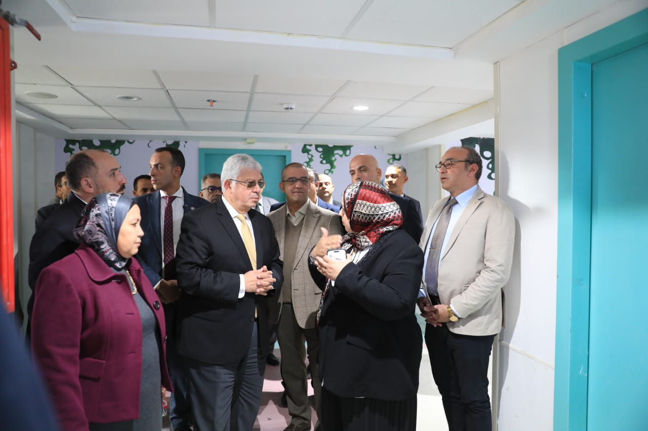وزير التعليم العالي يتفقد المدينة الطبية بجامعة عين شمس