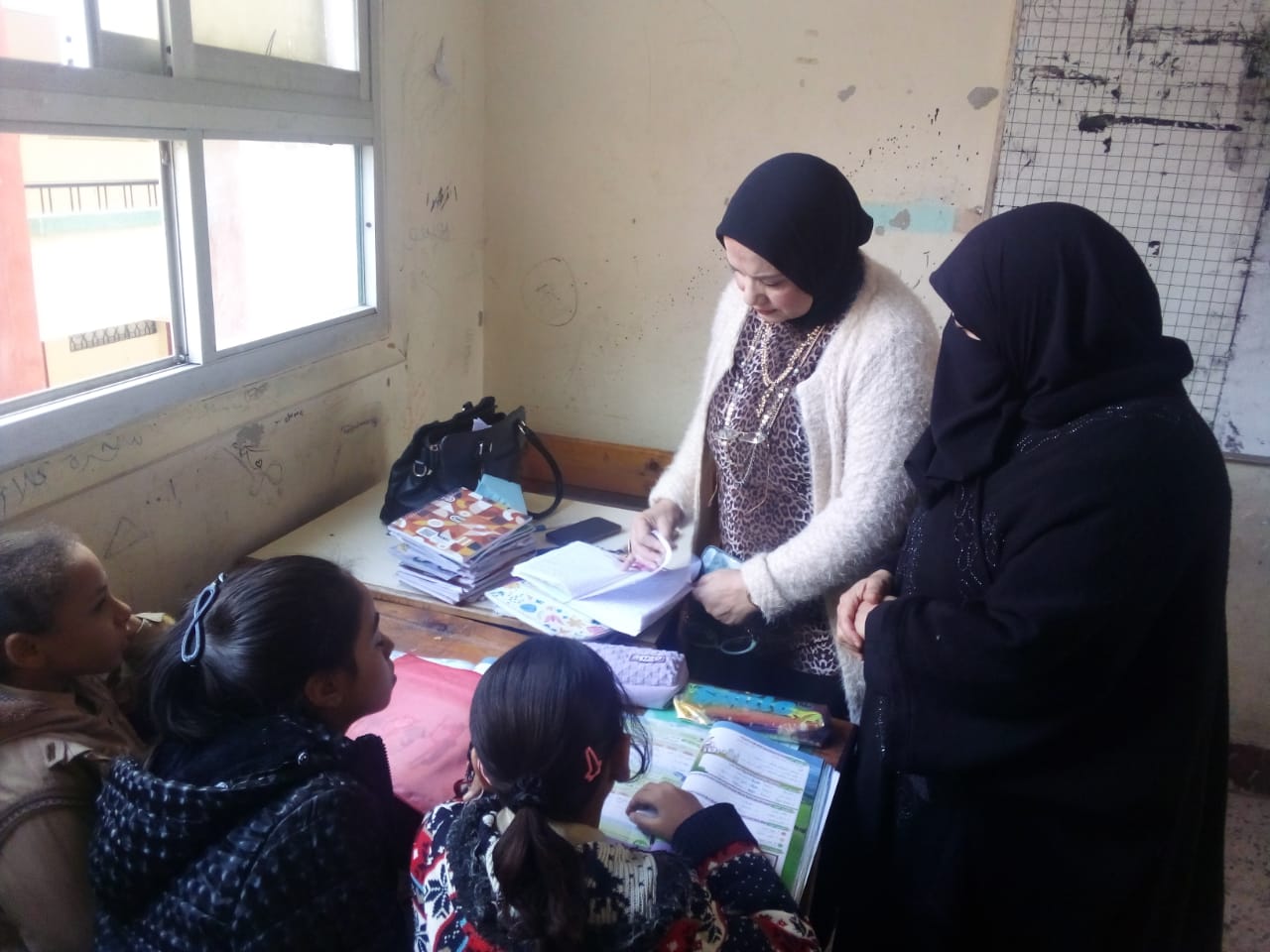 مدير تعليم مطروح تواصل جولاتها المفاجئة لمتابعة سير العملية التعليمية